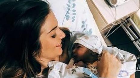 Александра Богданска роди момче, ще се казва Габриел