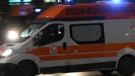 Пациент нападна екип на спешна помощ