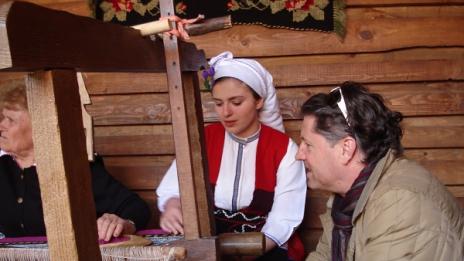 Ученици от 3 държави точиха баница и играха хора във Варна
