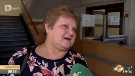Ученици подариха почивка на чистачка от училището