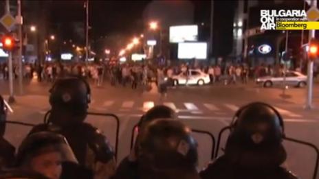 Трета нощ на протести в Македония
