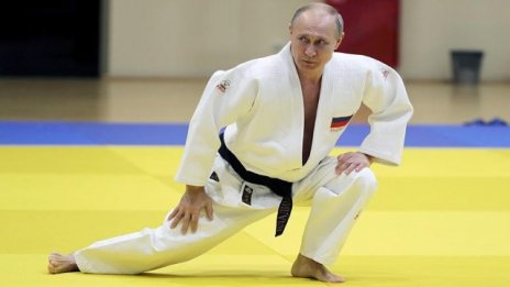 Международната федерация по джудо свали доверието си от Путин