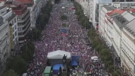 Антиправителствен протест събра 10 000 души в Прага