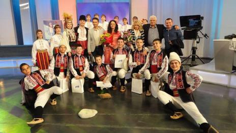 Малкият танцов ансамбъл на Хуманитарната победи в надиграване