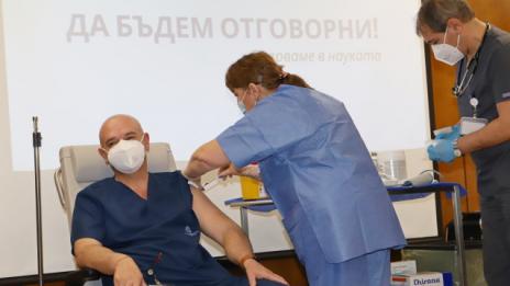 Генерала също без странични реакции след ваксината