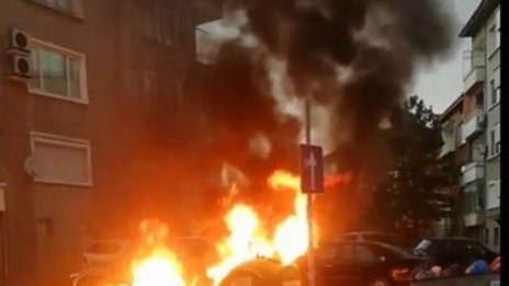 Пиратки подпалиха контейнер за смет