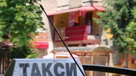Таксиджия ”отвлече” проверяващи инспектори в Свети Влас