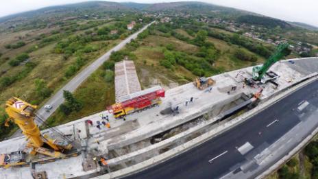 Държавата строи по 500 метра аутобани на ден догодина  