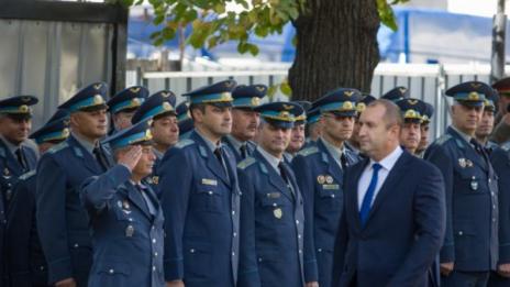 Радев иска "радиомълчание" по темата за изтребителите