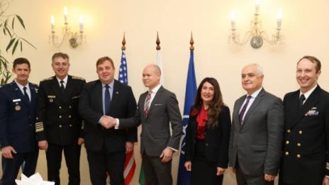 Каракачанов води трима посланици във Варна днес