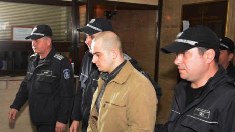 Родителите на Хюлия мълчаливо приели новата присъда на убиеца й