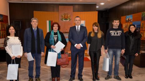Наградиха сградите с най-красива коледна украса