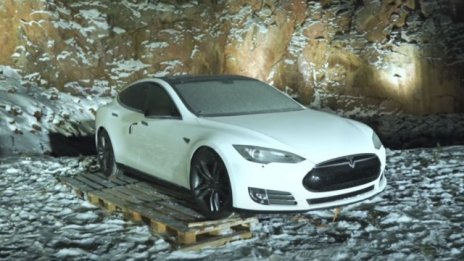 Финландец избесня и взриви Tesla с Мъск вътре. Е кукла е, но все пак! ВИДЕО