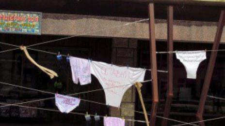 Протест с гащи и чорапи в Перник