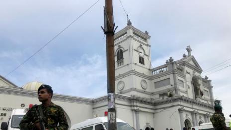 Католическата църква в Шри Ланка отслужи първата си неделна литургия след атентатите