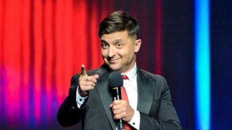 В Украйна: Комикът Зеленски ще бие Порошенко на балотаж 