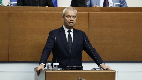 Костадин Костадинов е рекордьор по изминати километри със служебен автомобил на НС