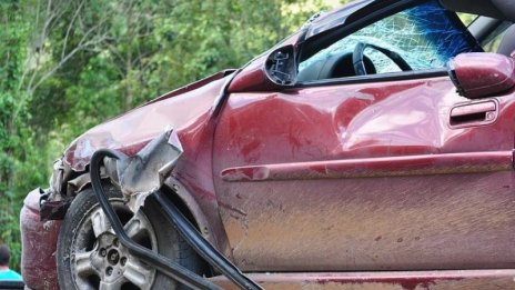 Челен удар между шевролет и мерцедес се размина по чудо без жертви