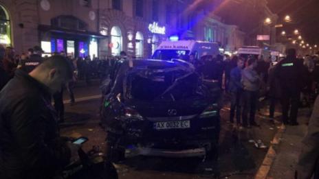 Джип се заби в пешеходци в Харков. Петима са починали