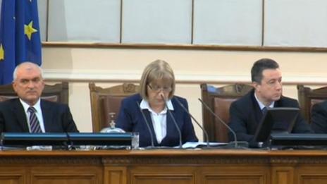 Цецка Цачева пожела на Румен Радев да бъде президент на всички българи