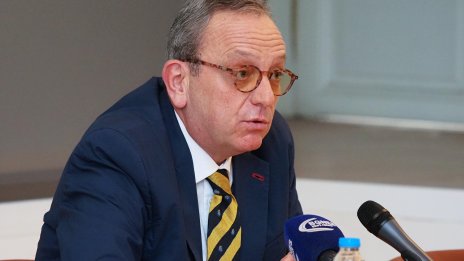 Проф. Петър Стоянович: Срамота е българското Народно събрание да стои в този вид