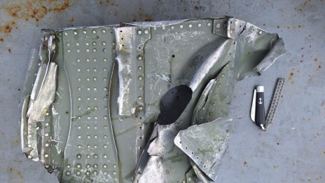 Българските полярници откриха останки от военен самолет
