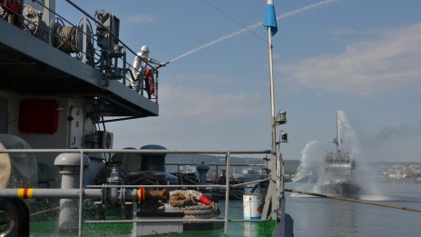 "Бриз 2025": Посрещнаха Росен Желязков на Морската гара с военен ритуал