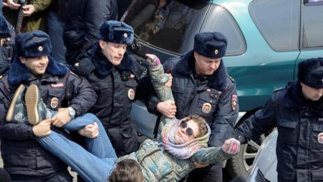 Над 1000 арестувани при протести в Москва