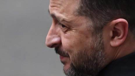 Зеленски пред &bdquo;Гардиън&ldquo;: Русия губи инициативата, а войната постепенно се обръща в полза на Украйна