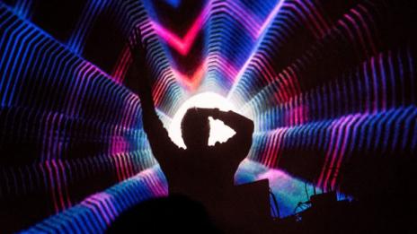 Арестуваха DJ на сватба заради силна музика
