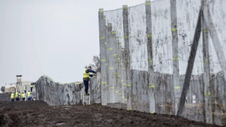 Унгария ще вдигне втора ограда по границата