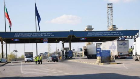 Румънец сгази крака на наш полицай на Дунав мост