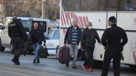 С чартър до Острова си тръгват туристите от хотел на Лъвов мост  