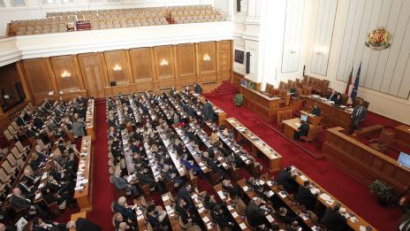Парламентът гласува окончателно вдигането на тавана на бюджетния дефицит