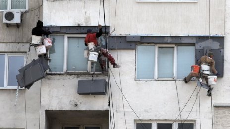 Саниране, рестарт: 3000 панелки в очакване, парите стигат, но за 1000