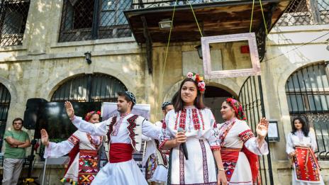 „Училище за билки“ събра деца и възрастни на Еньовден в Музея по история на медицината във Варна (СНИМКИ)