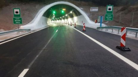 Ограничава движението по част от АМ „Хемус" днес