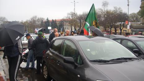 Близо 50 коли се включиха в протеста срещу скъпите винетки