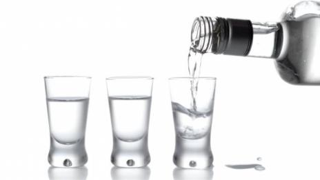 Изтеглиха от продажба водка с 81% алкохол