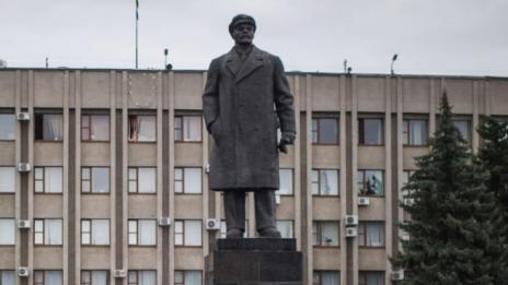 Обявиха паметник на Ленин за радиоактивен