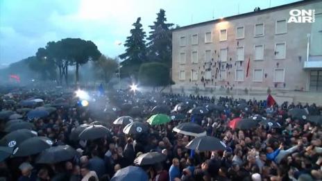 Масов протест в Албания поиска оставката на премиера Еди Рама