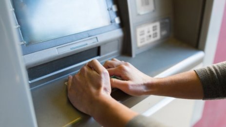 8 месеца пробация за варненка, теглила бърз кредит с копие на чужда лична карта