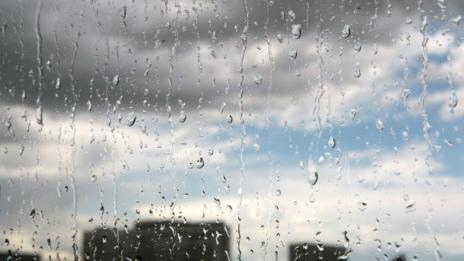 Дъждът няма да спре през целия ден