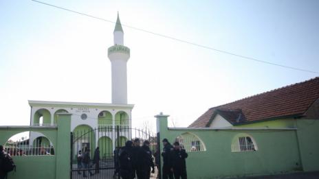 Събориха оградата на джамията “Абу Бекир“ в Пазарджик
