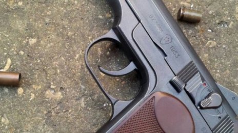 Откриха в колата на 39-годишен автоматично оръжие