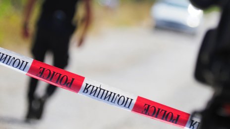 Бивш офицер уби и разфасова 27-годишен мъж в Съединение
