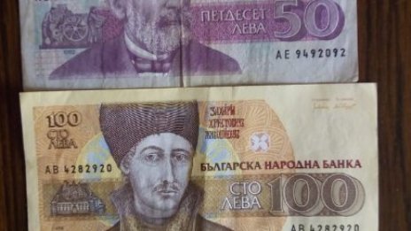 Измамиха украински бежанци на автогарата във Варна със стари левове