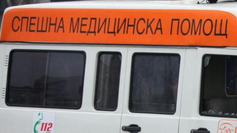 Витрина на бензионсатция се стовари върху жена