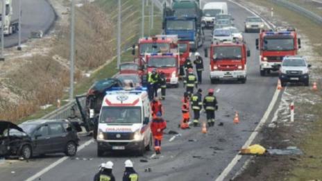 Камион удари шест коли в Полша, 6 души загинаха