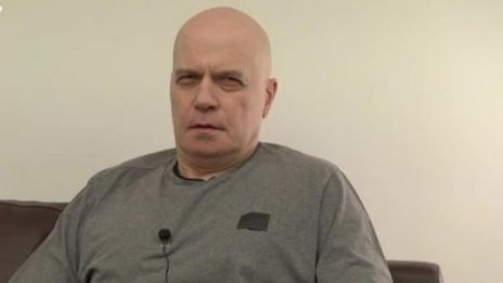 Слави зад плагиата Петър Илиев, плаши симпатизанти с вендета от властта